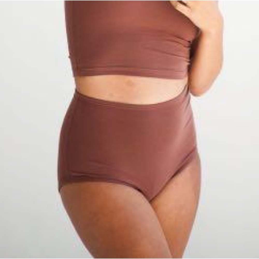 ARQ High-rise undies • Spice • Medium
